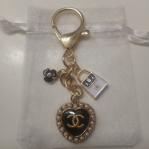 Authentic Upcycled Luxury black pearl heart button on an unbranded keychain